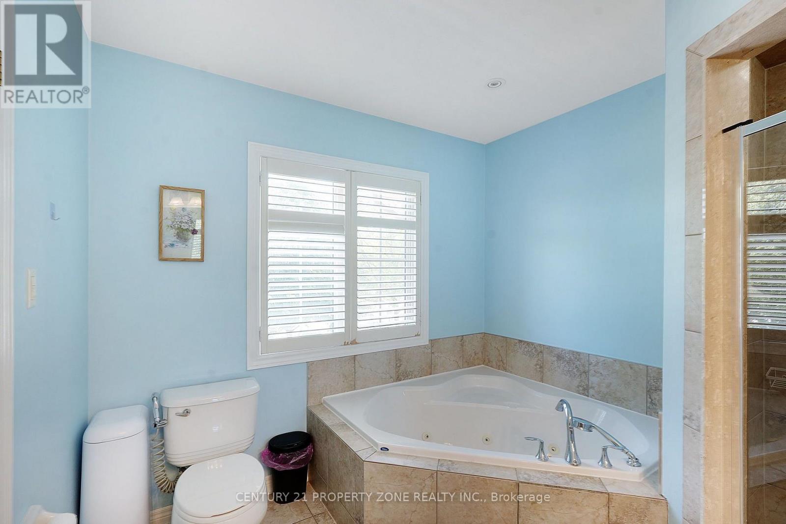 550 STONEHENGE DRIVE - 22