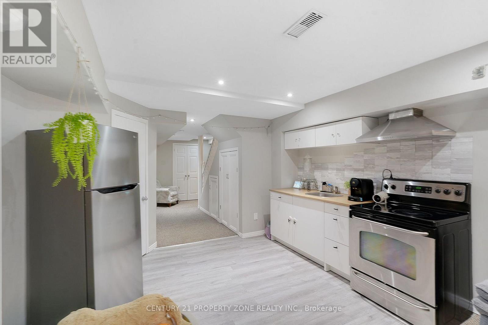 550 STONEHENGE DRIVE - 32
