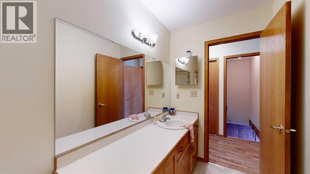 Listing photo – 3912 64 Street, Stettler
