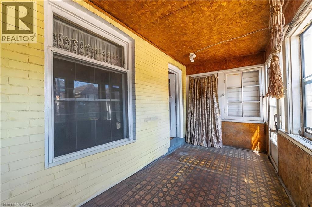 35 SHERMAN Avenue N - 2