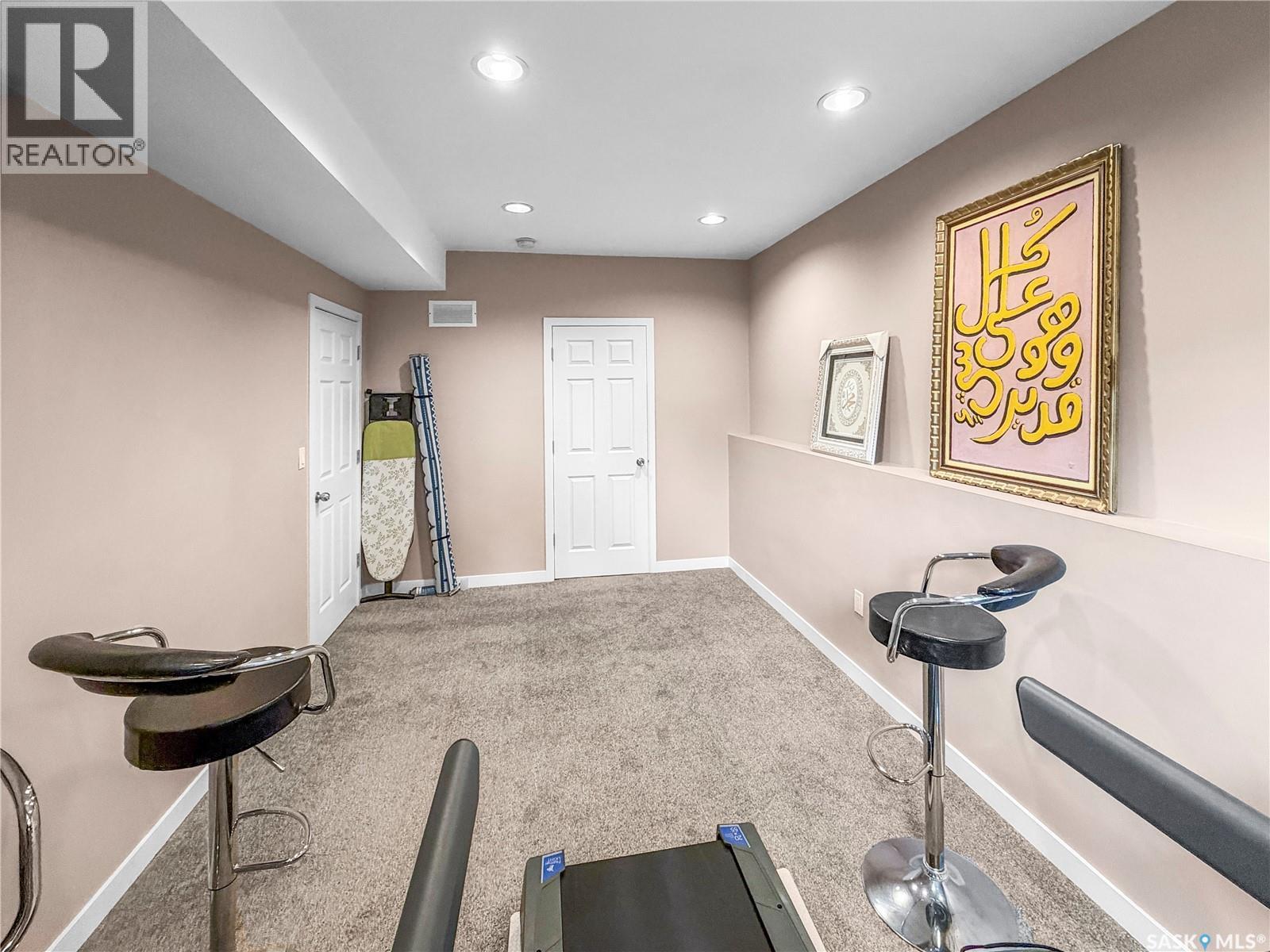 110 S AVENUE S - 33