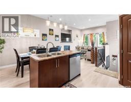 Living room - 110 S Avenue S, Saskatoon, SK S7M2Z6 Photo 12