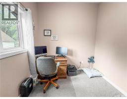 Bedroom - 110 S Avenue S, Saskatoon, SK S7M2Z6 Photo 15