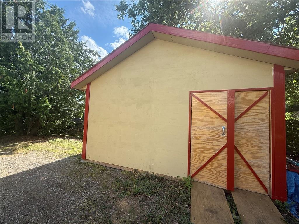 162 Riverside Drive W - 16