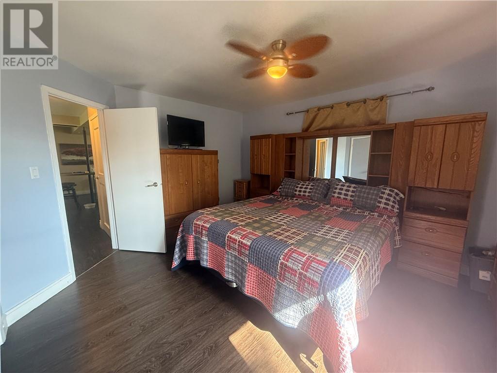 162 Riverside Drive W - 11