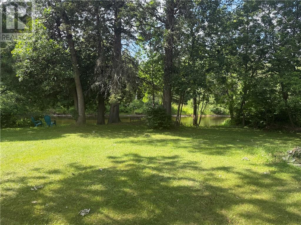 162 Riverside Drive W - 14