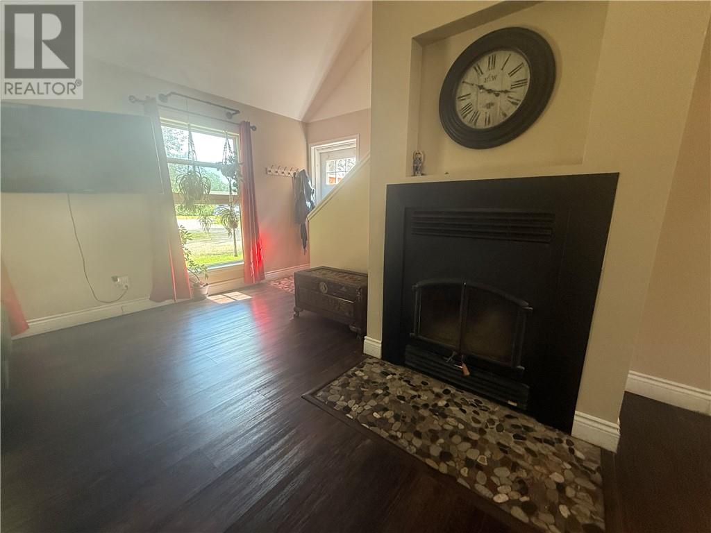 162 Riverside Drive W - 5
