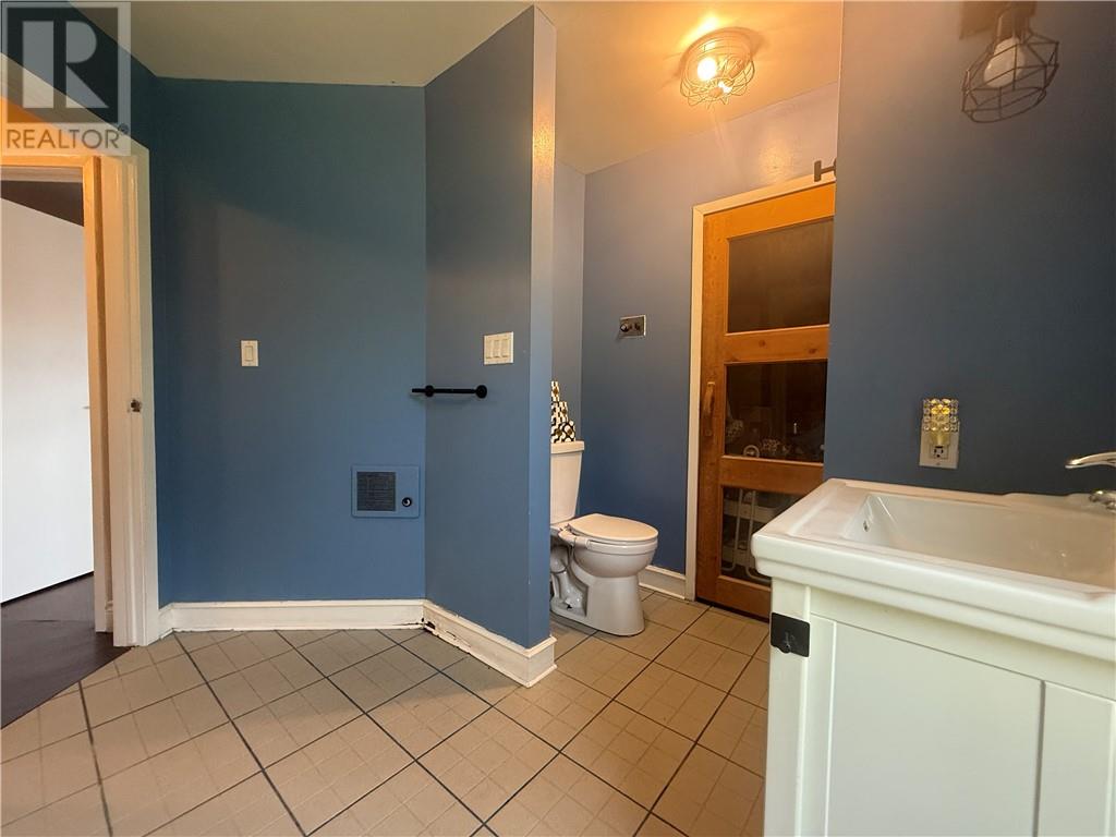 162 Riverside Drive W - 9