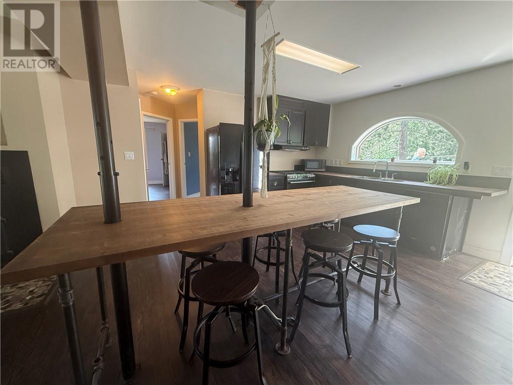 162 Riverside Drive W - 6