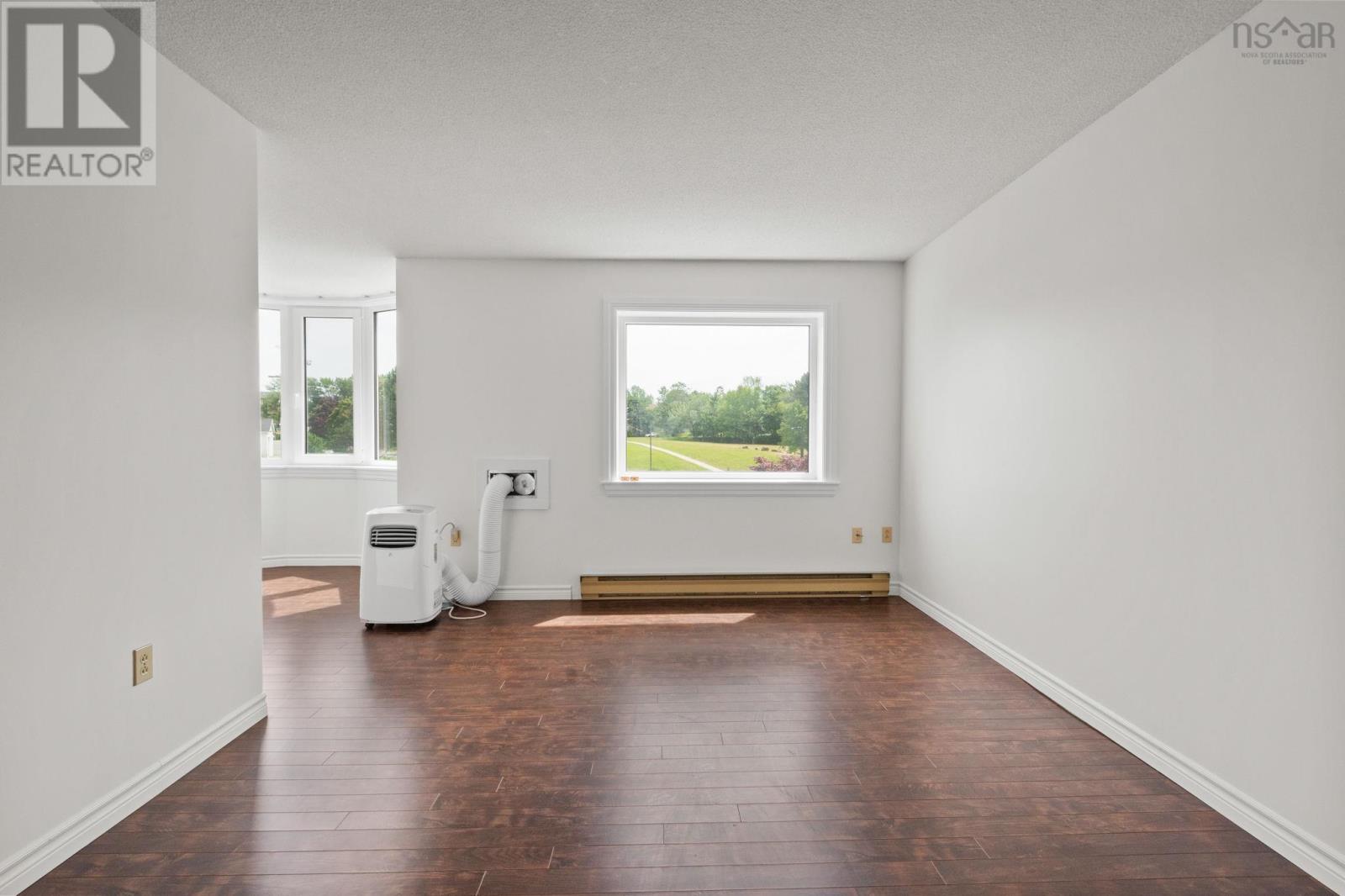Property 7 of 38 of 325 45 Vimy Avenue