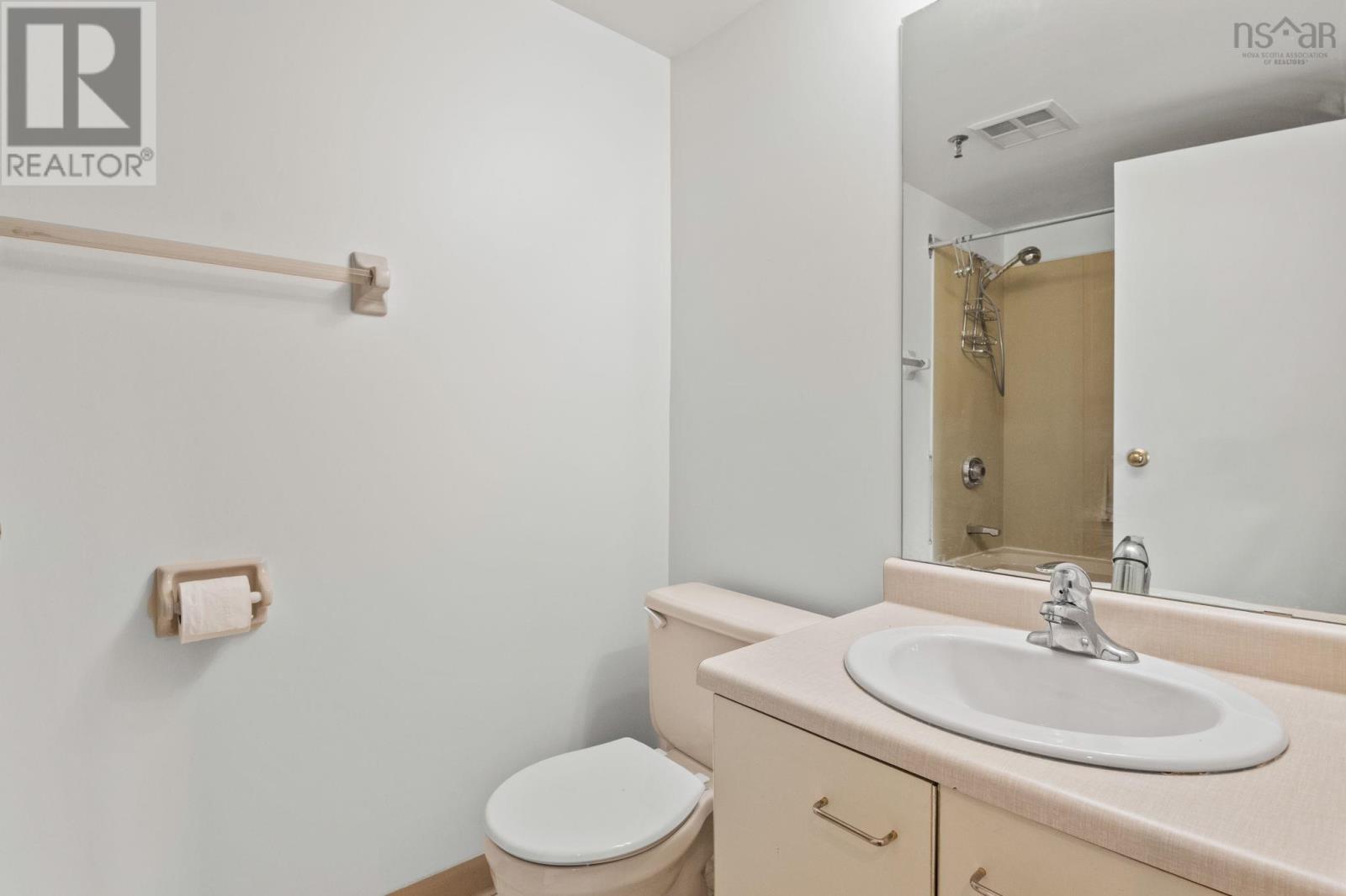 Property 22 of 38 of 325 45 Vimy Avenue
