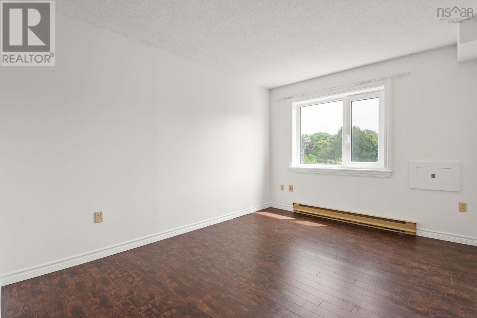 Property 24 of 38 of 325 45 Vimy Avenue