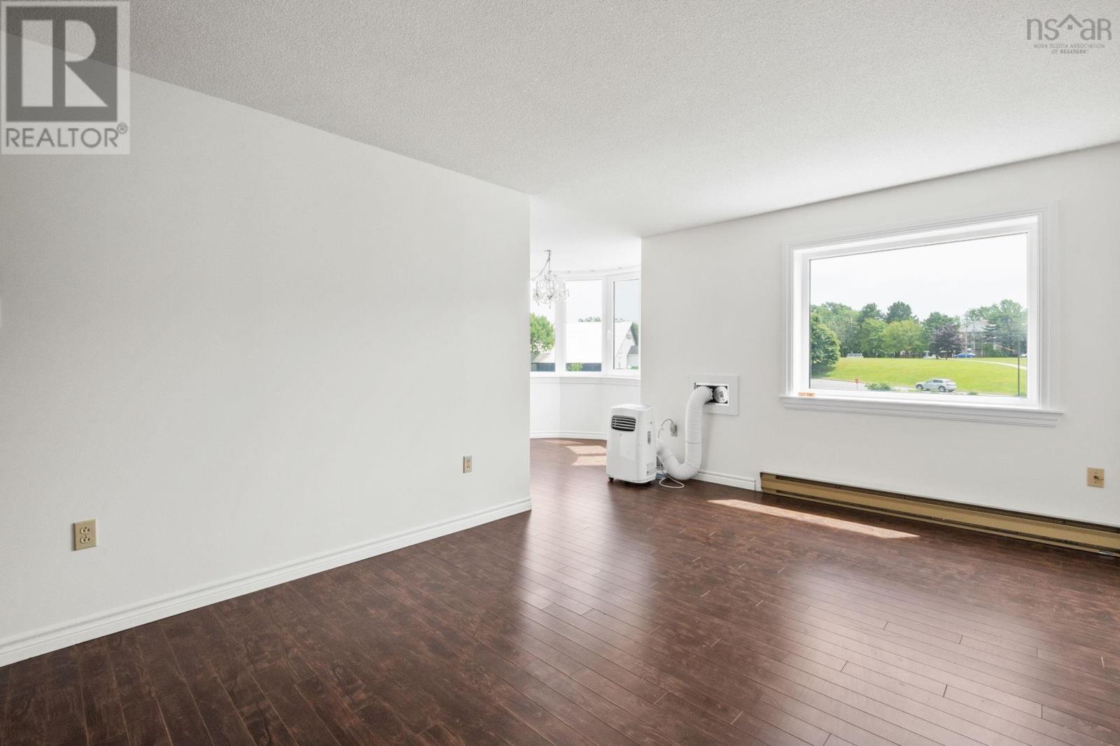 Property 8 of 38 of 325 45 Vimy Avenue