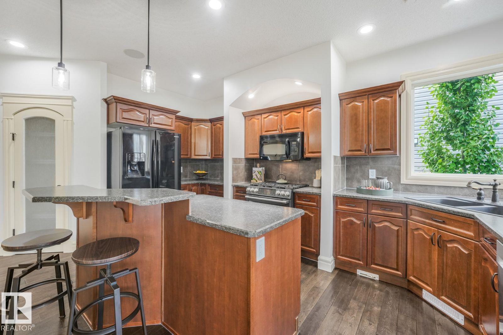 70 SUMMERCOURT RD - 18