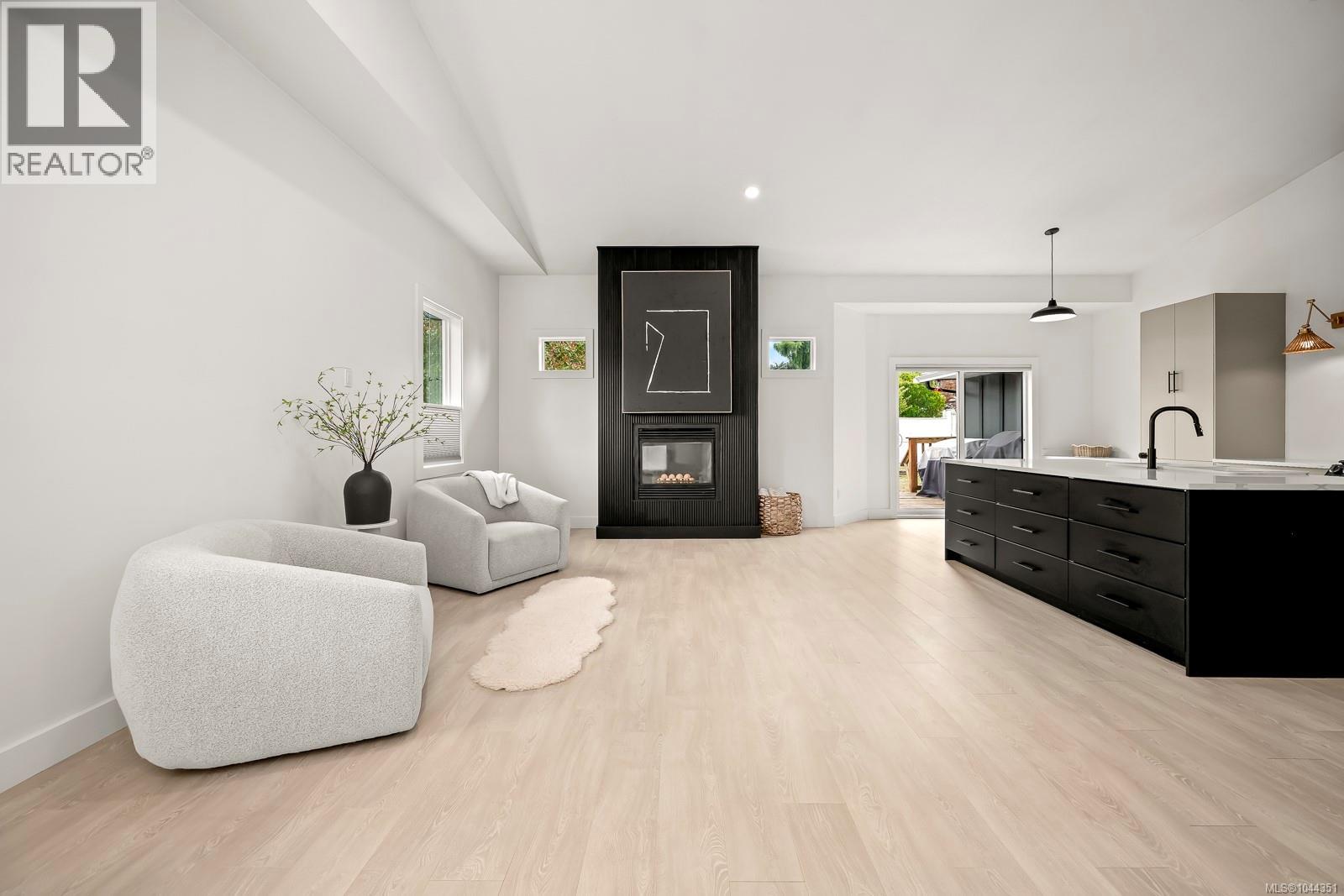 1405 Malahat Dr - 13