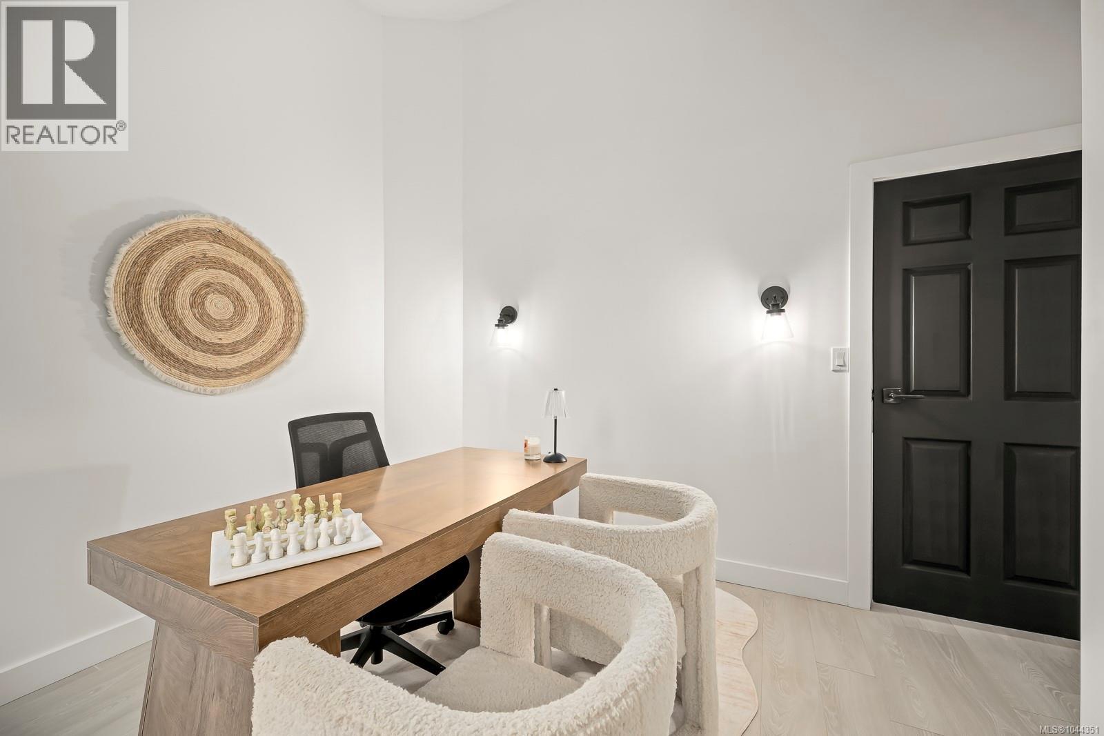 1405 Malahat Dr - Image 26