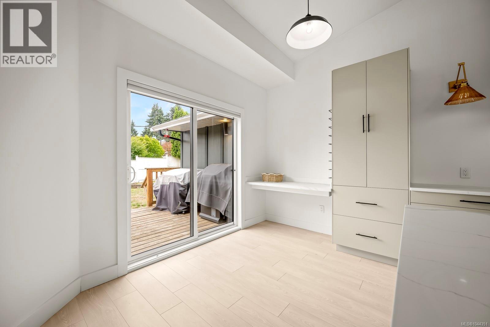 1405 Malahat Dr - 22