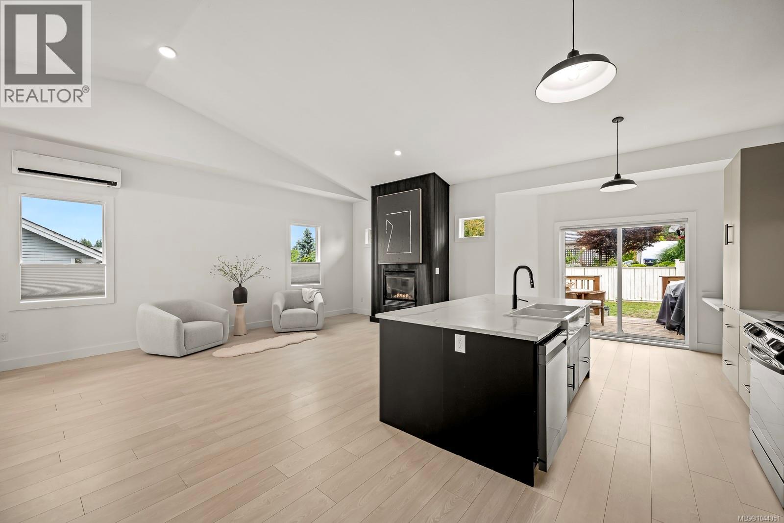 1405 Malahat Dr - Image 21