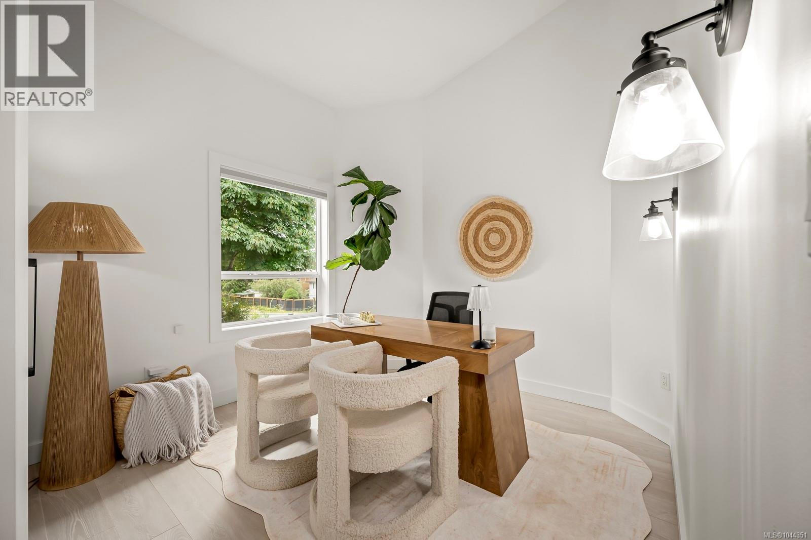 1405 Malahat Dr - 24