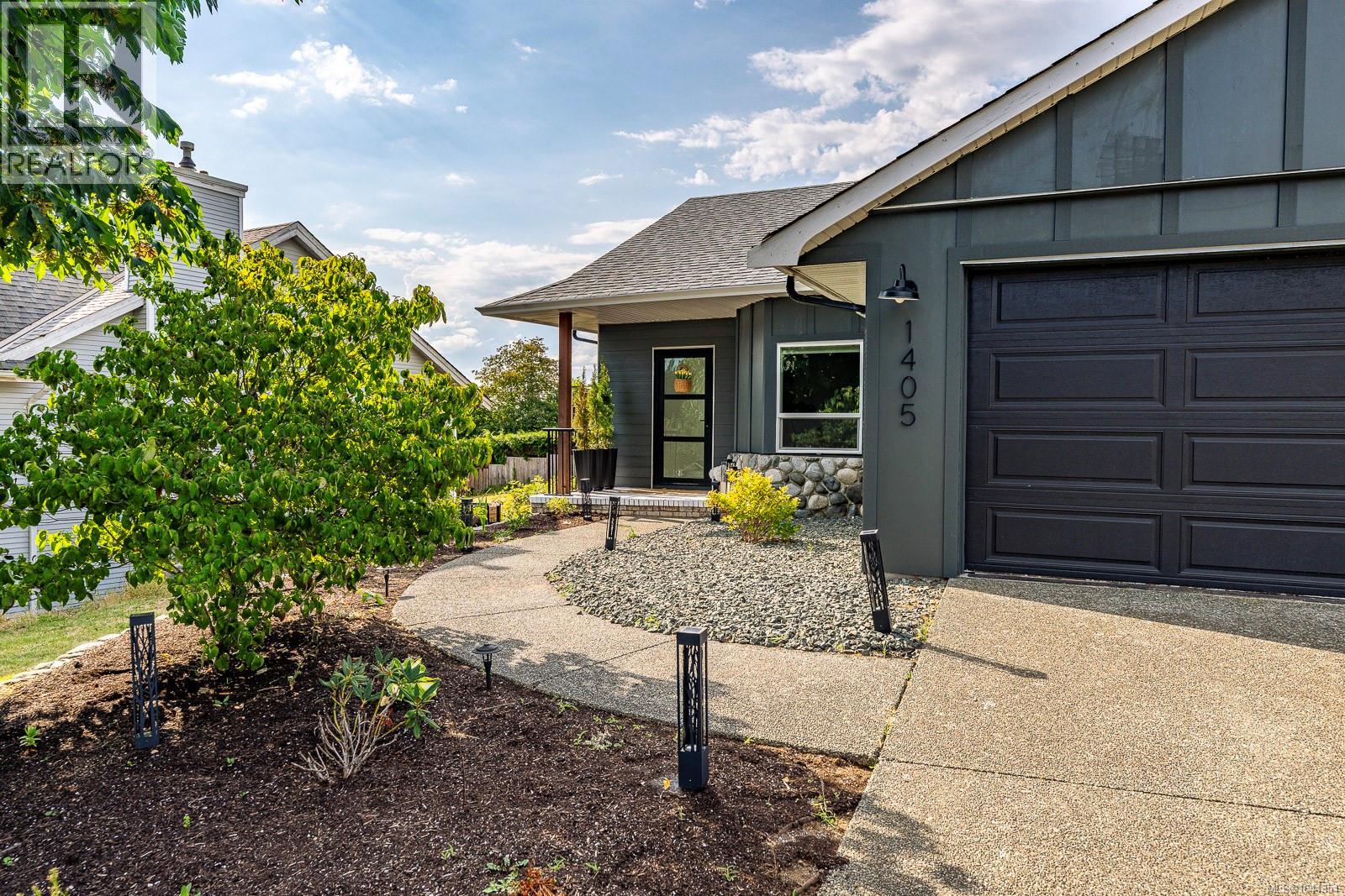 1405 Malahat Dr - 1