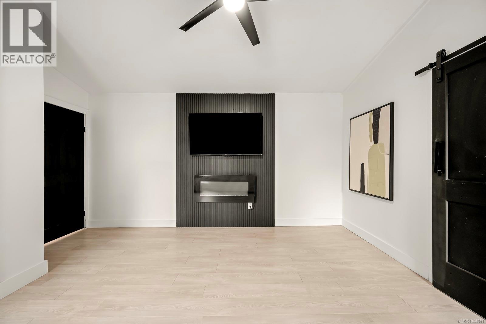 1405 Malahat Dr - 30