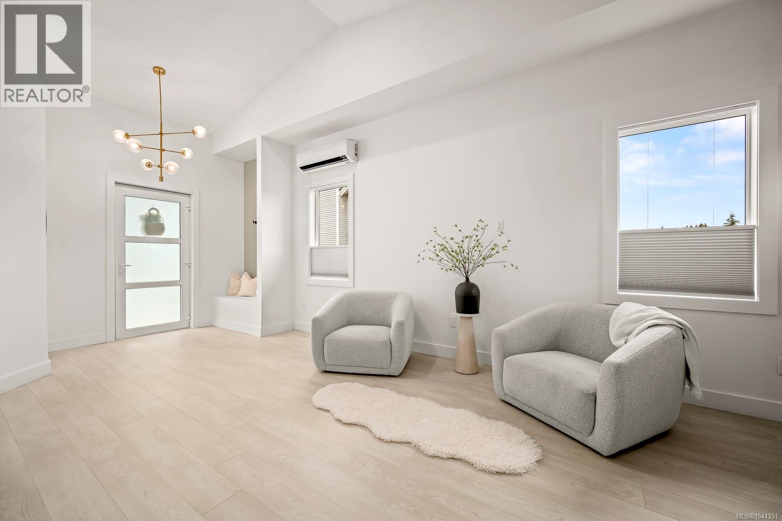 1405 Malahat Dr - 10