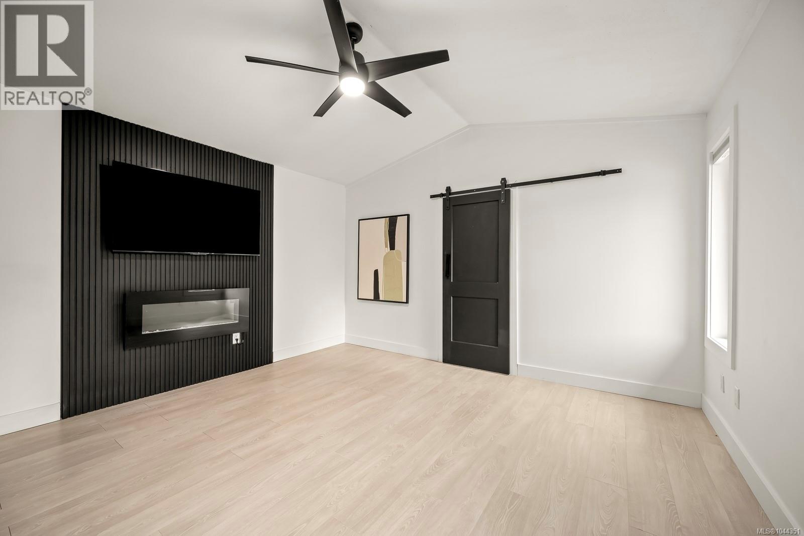 1405 Malahat Dr - 28