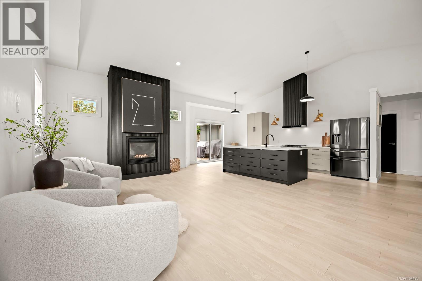 1405 Malahat Dr - 23