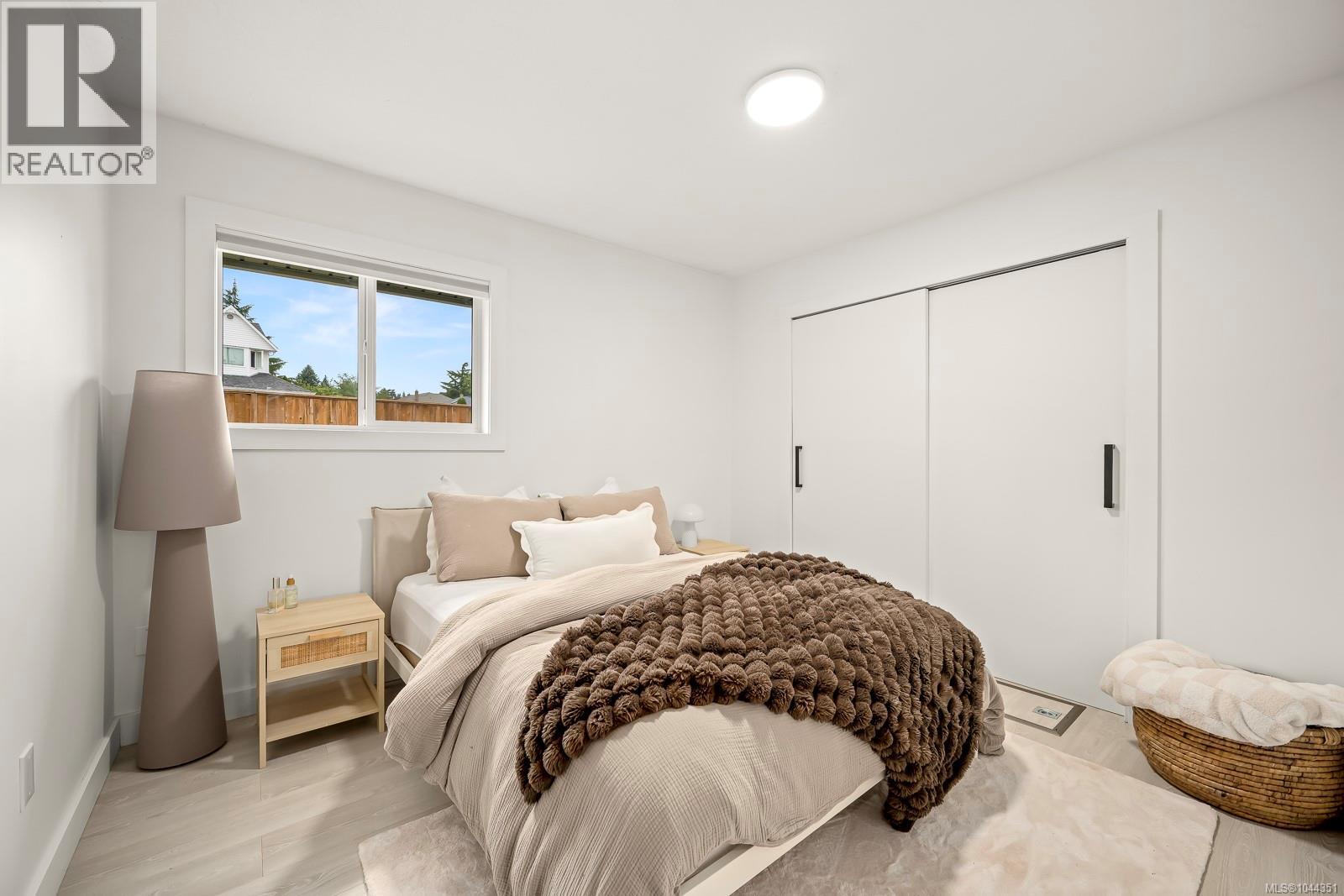 1405 Malahat Dr - 37