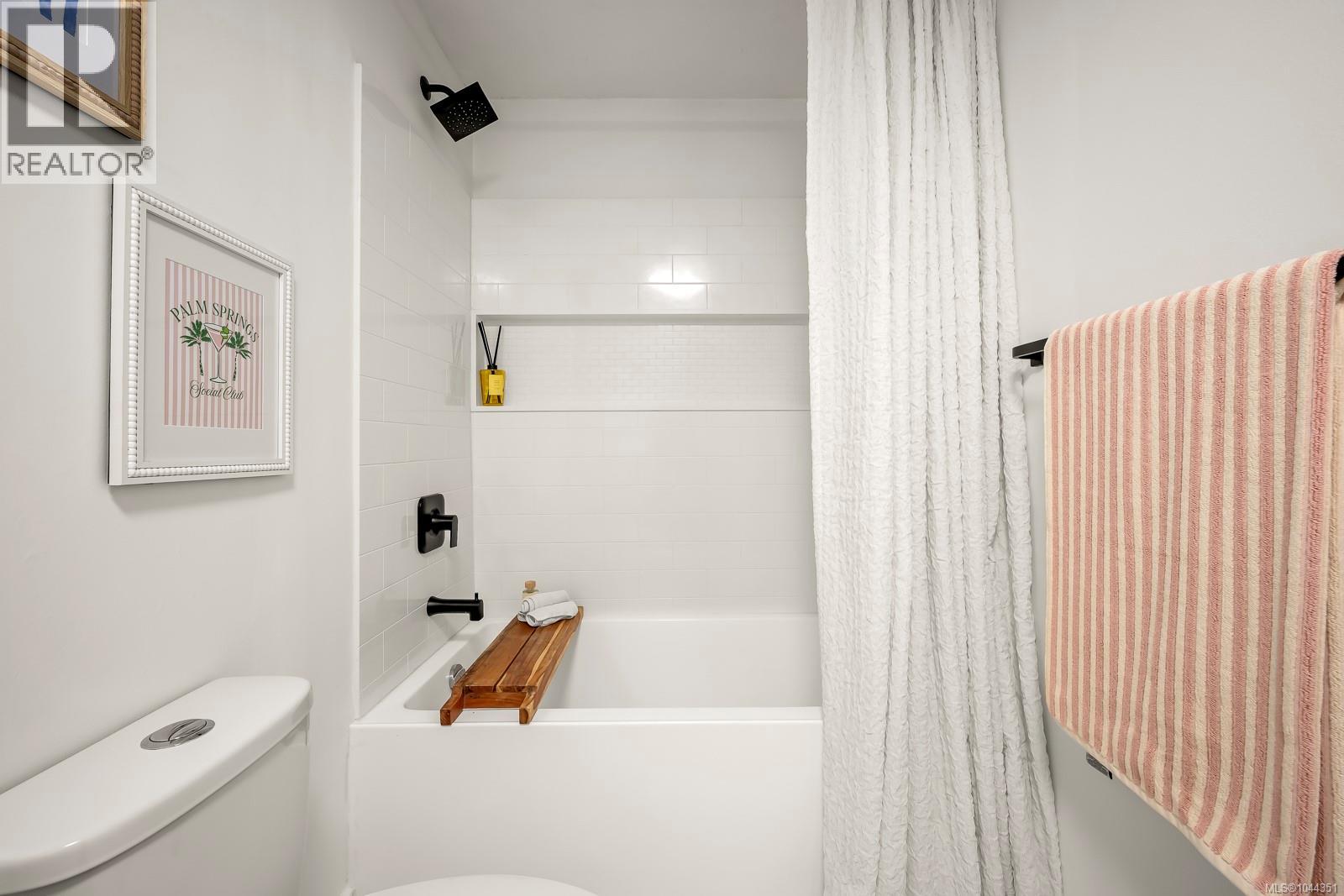 1405 Malahat Dr - Image 39