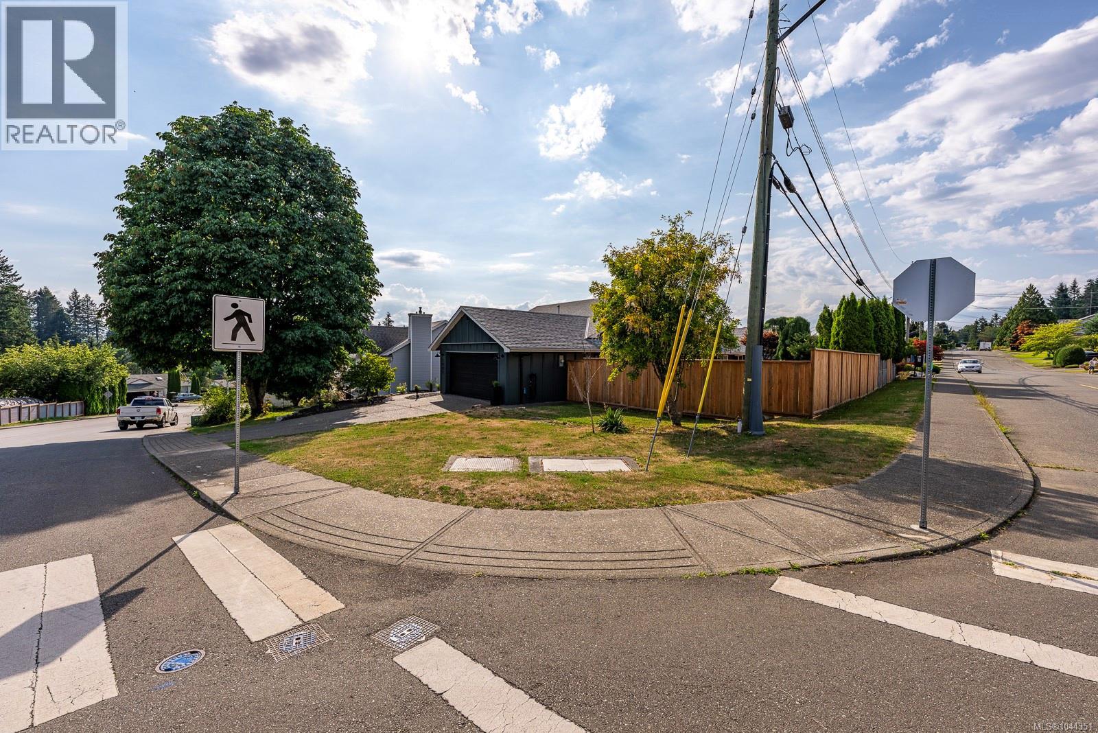 1405 Malahat Dr - 65