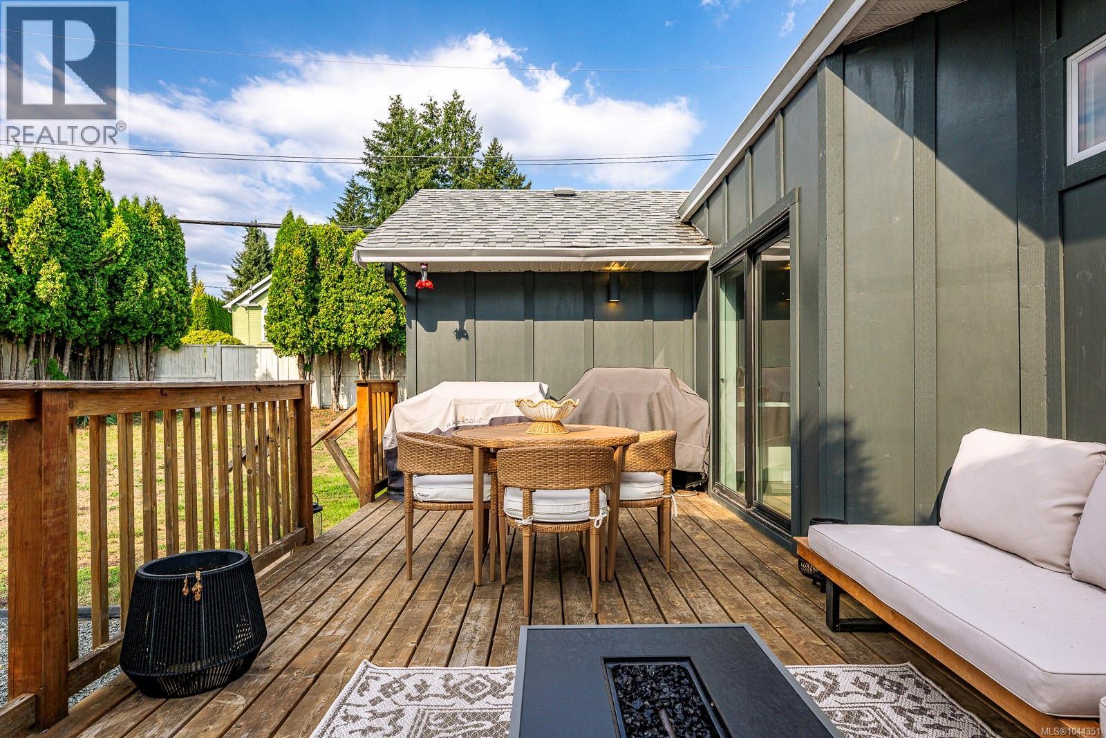 1405 Malahat Dr - 63