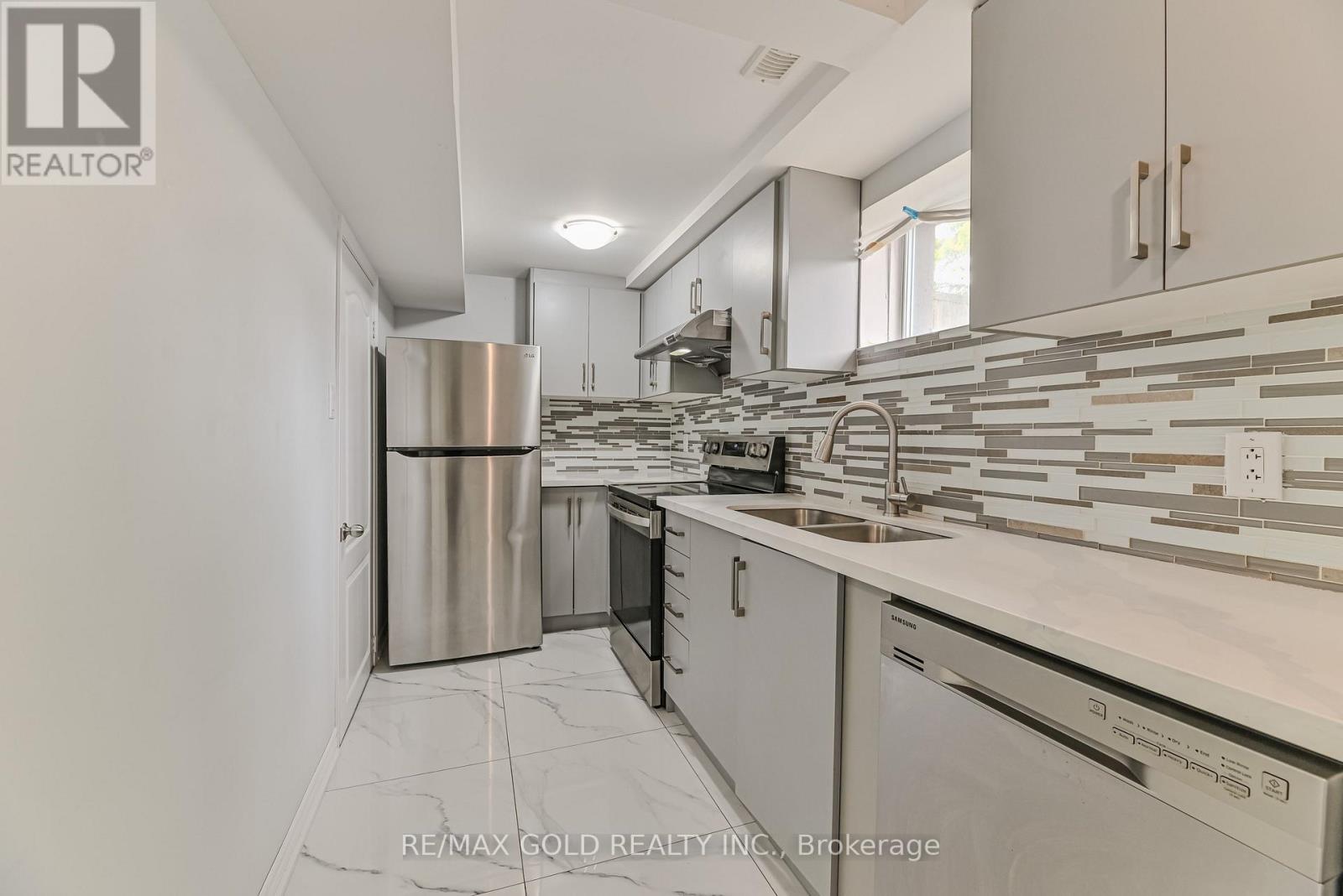 3 MYRTLE AVENUE S - Image 24