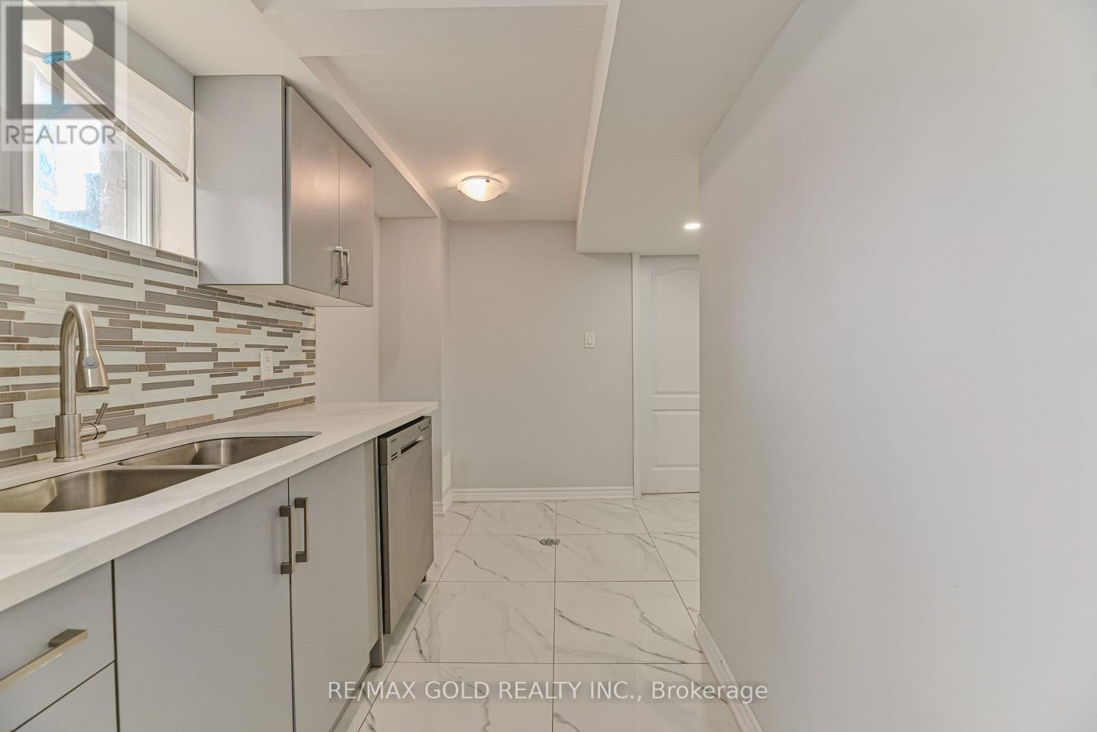 3 MYRTLE AVENUE S - Image 25