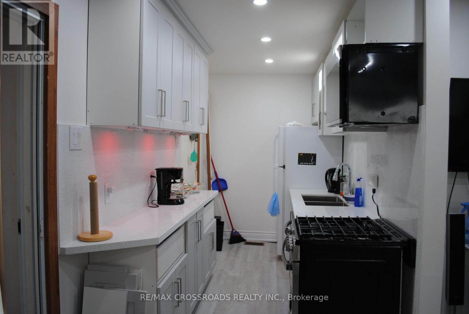 15 BROOK ROAD - 23