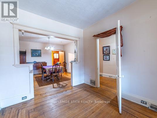 35 SHERMAN AVENUE N - 12