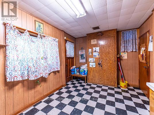 35 SHERMAN AVENUE N - 16