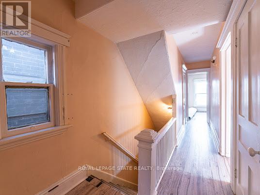 35 SHERMAN AVENUE N - 19