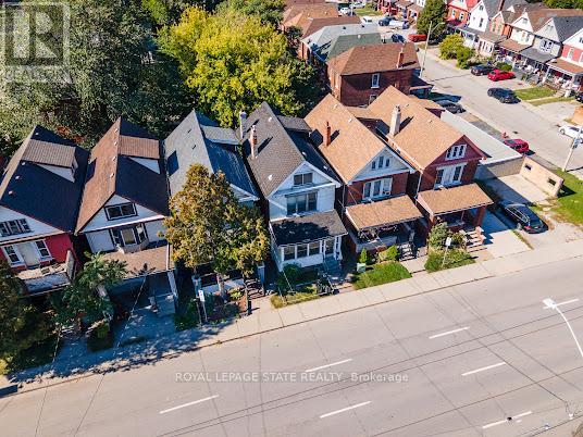 35 SHERMAN AVENUE N - 4