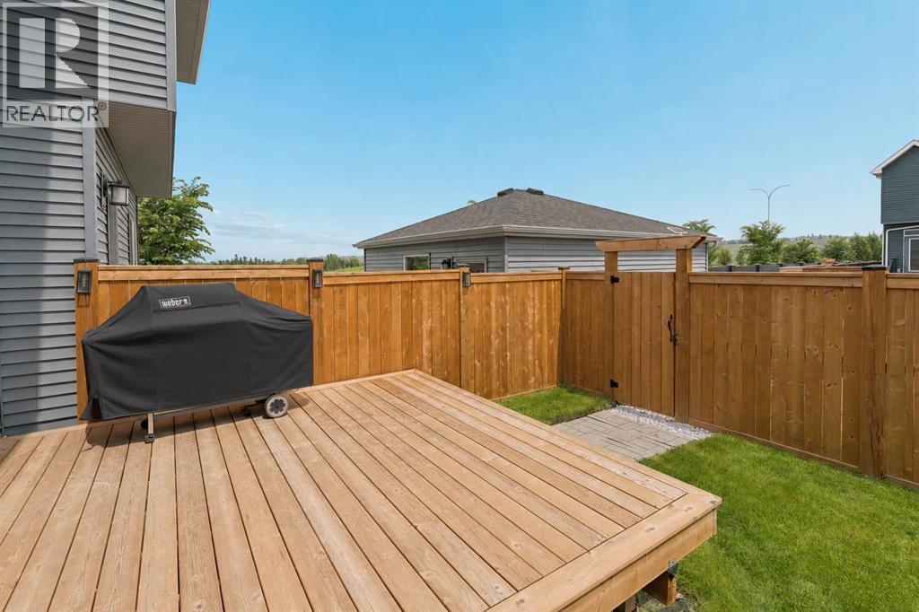 12 Wolf Creek Drive SE, Wolf Willow, Calgary photo 3