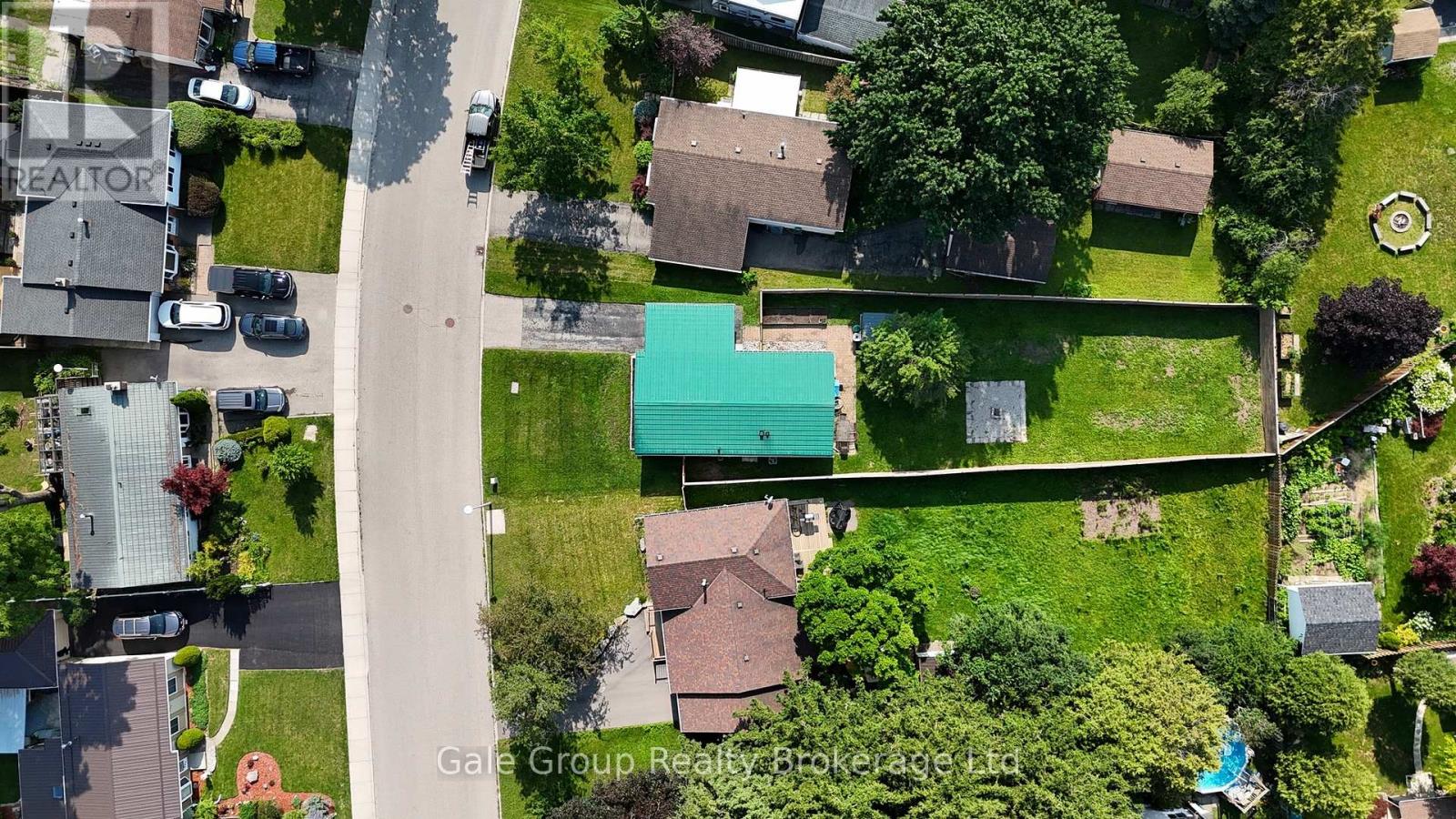 925 SUNSET BOULEVARD - 37