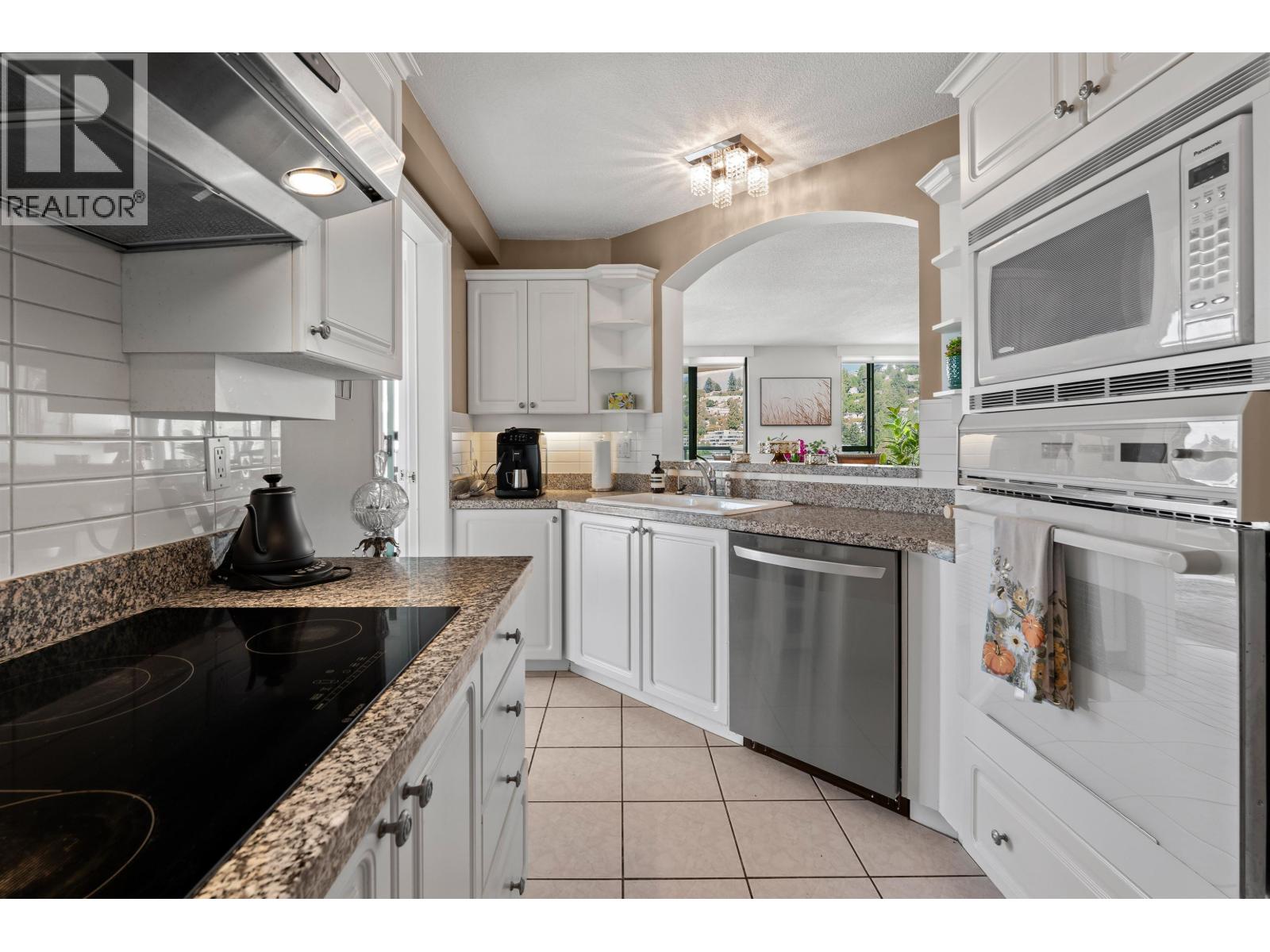 12D 328 TAYLOR WAY, West Vancouver