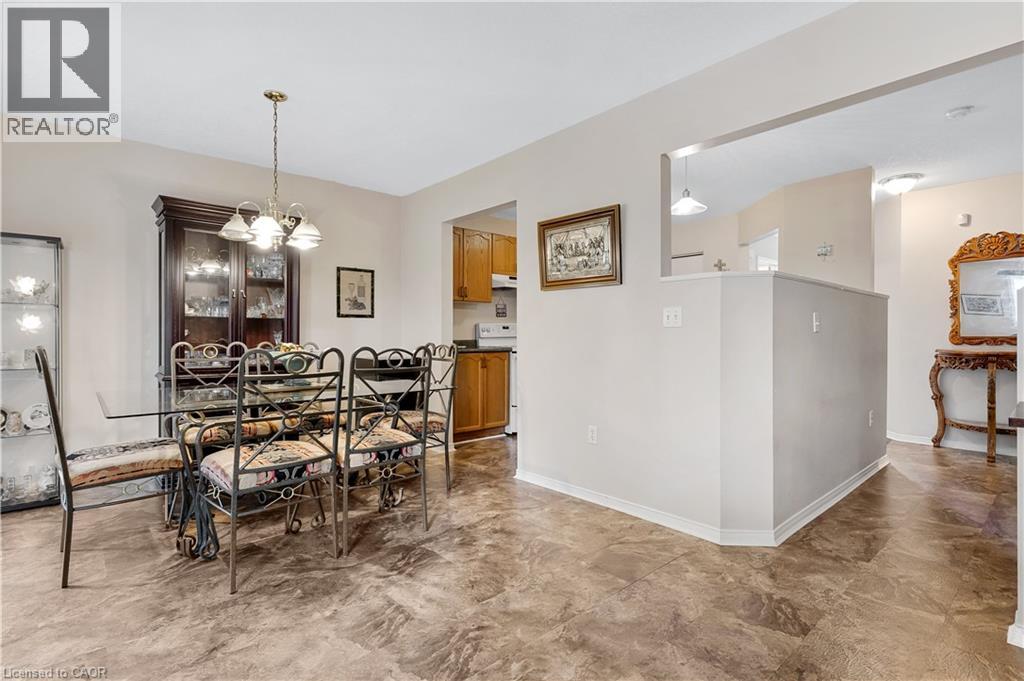 102 CHATEAU Crescent - 12