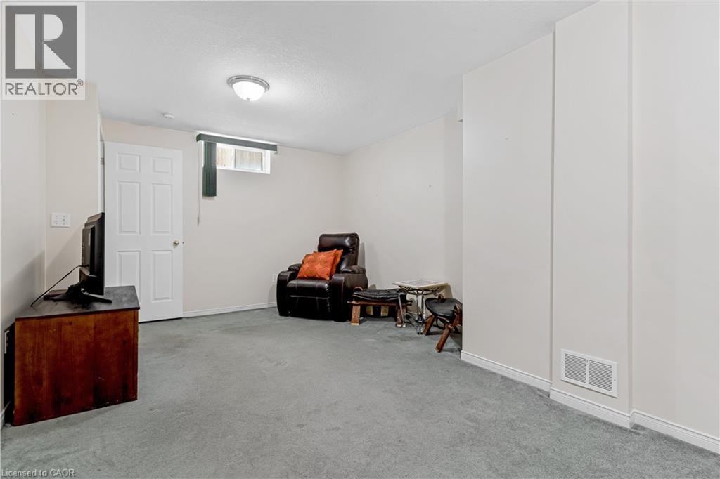 102 CHATEAU Crescent - 24