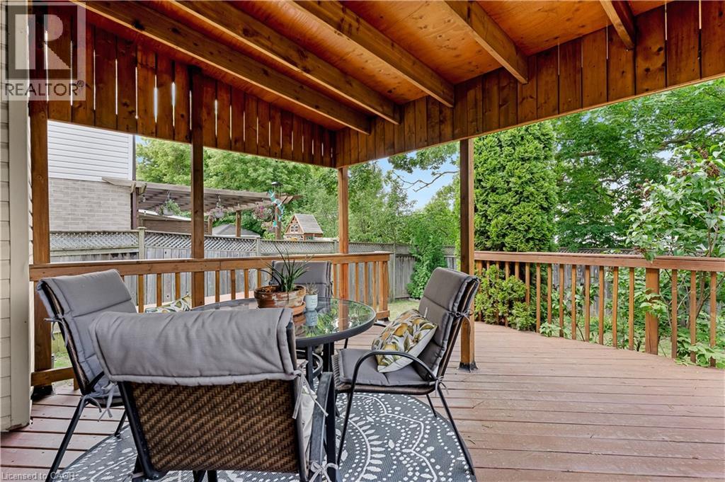 102 CHATEAU Crescent - Image 30