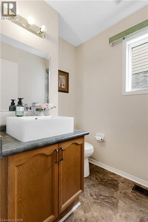 102 CHATEAU Crescent - 5