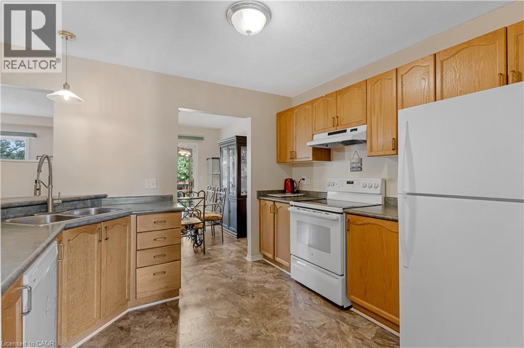 102 CHATEAU Crescent - 6