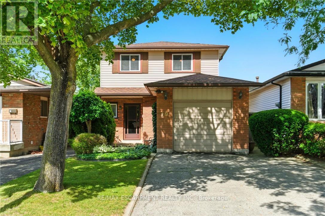 39 MEGNA COURT - 1