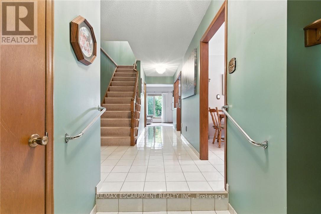 39 MEGNA COURT - 5