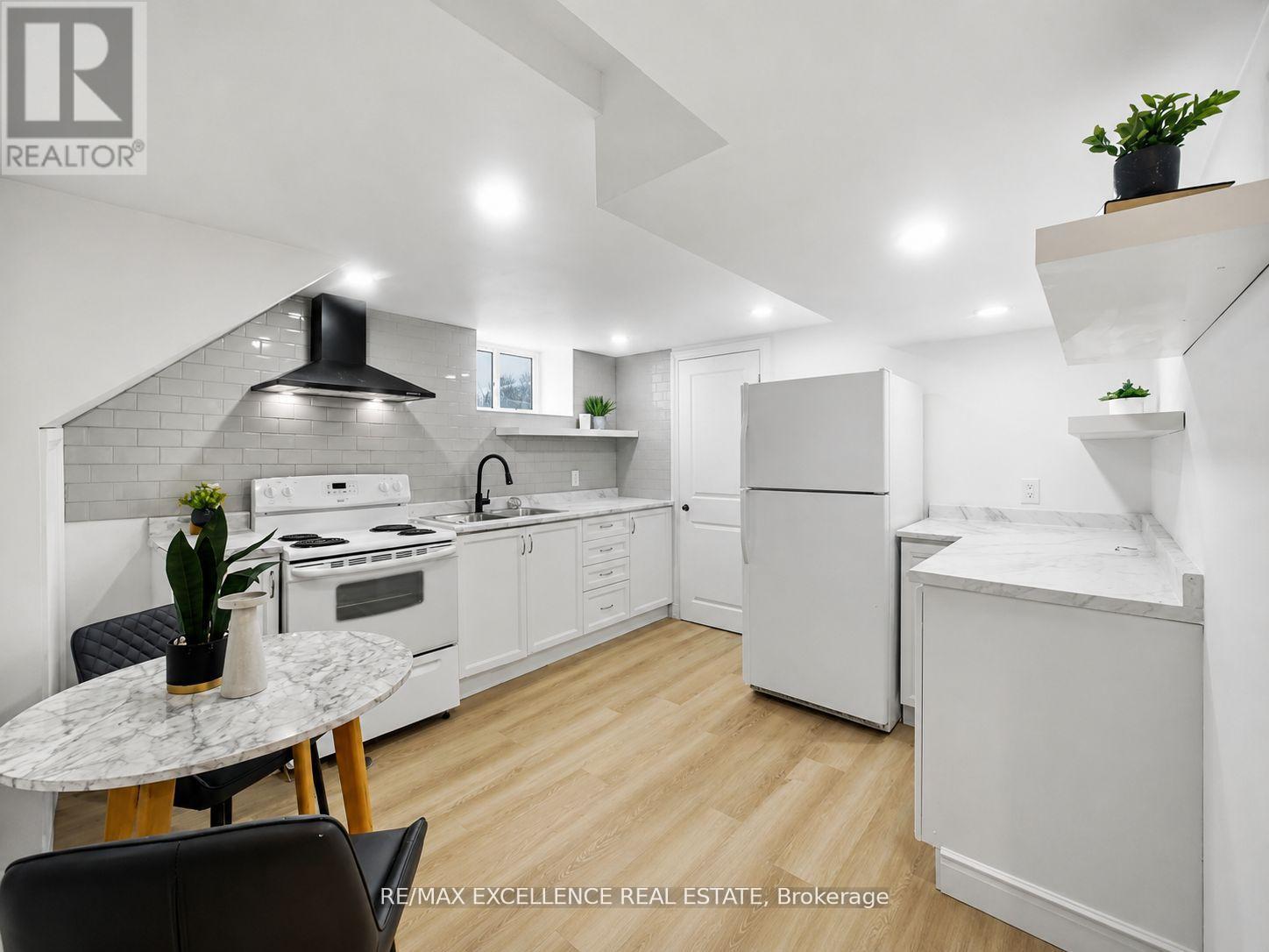 627 UPPER SHERMAN AVENUE - Image 14